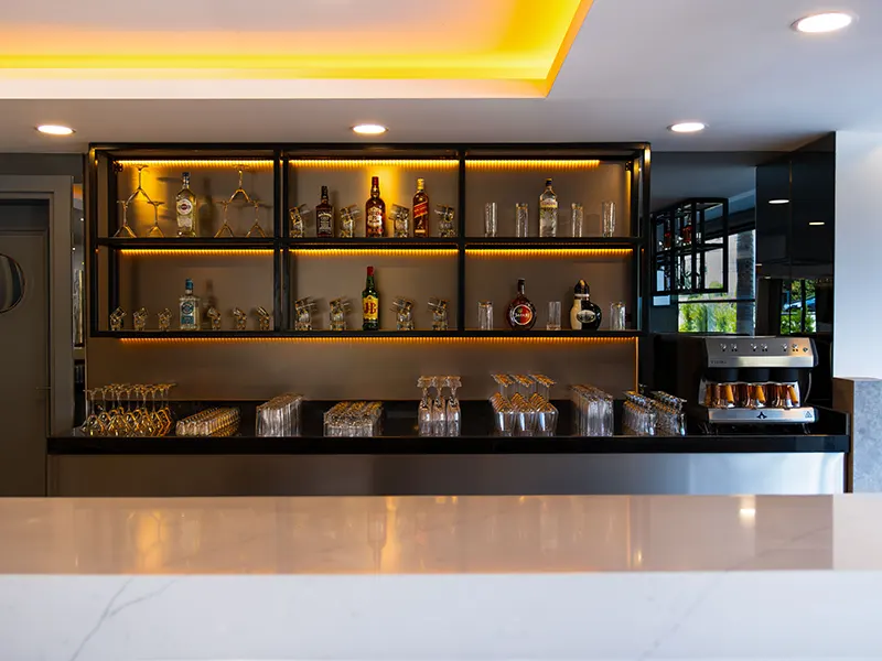 Pool & Shot Bar