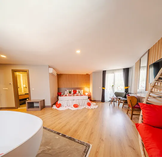 Honeymoon Suites